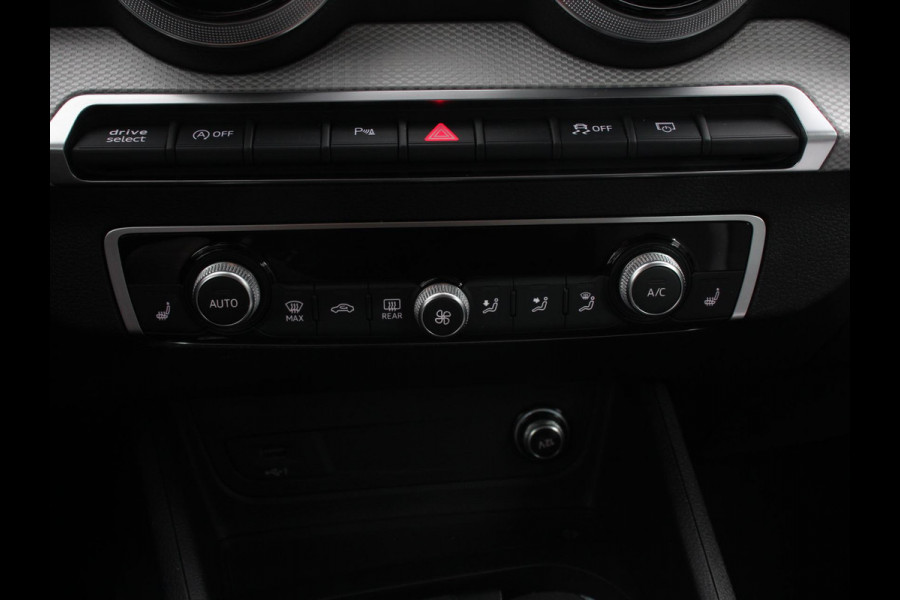 Audi Q2 35 TFSI 150pk Automaat S Edition Audi Q2 35 TFSI S Edition | Navigatie | Camera | Adaptive Cruise Control | LED Matrix | Elektrische Achterklep | Keyless Entry |