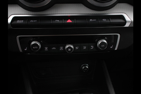 Audi Q2 35 TFSI 150pk Automaat S Edition Audi Q2 35 TFSI S Edition | Navigatie | Camera | Adaptive Cruise Control | LED Matrix | Elektrische Achterklep | Keyless Entry |