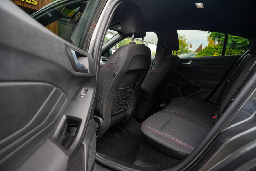 Ford Focus ST Line Navigatie Cruise Camera DAB+ Keyless