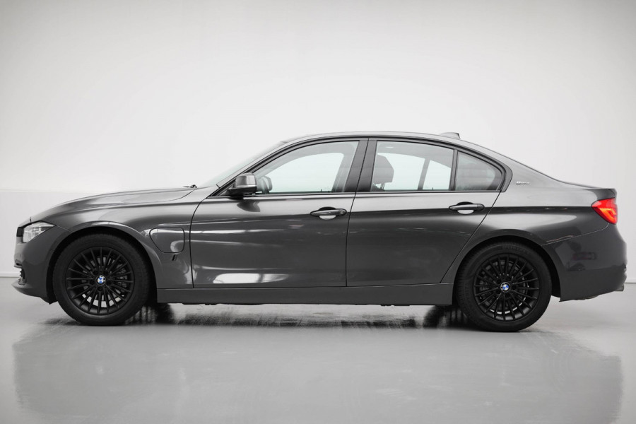 BMW 3-serie 330e iPerformance Sport |Schuifdak|Leder|HUD|Navi|