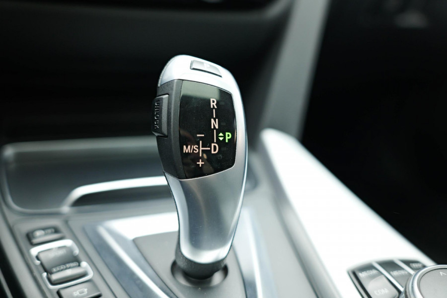 BMW 3-serie 330e iPerformance Sport |Schuifdak|Leder|HUD|Navi|