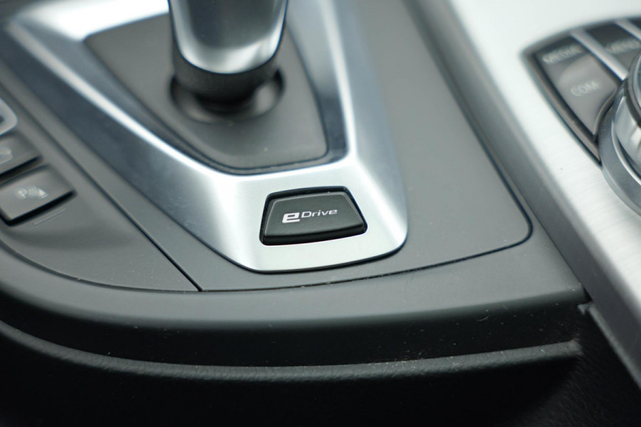 BMW 3-serie 330e iPerformance Sport |Schuifdak|Leder|HUD|Navi|