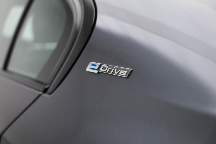 BMW 3-serie 330e iPerformance Sport |Schuifdak|Leder|HUD|Navi|