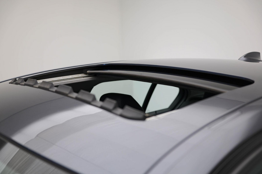 BMW 3-serie 330e iPerformance Sport |Schuifdak|Leder|HUD|Navi|