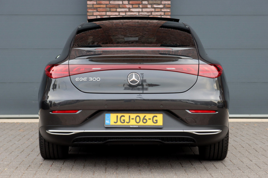 Mercedes-Benz EQE 300 Luxury Line 89 kWh | 39.500,- ex | Distronic | Panoramadak | Verwarmd Stuurwiel | Memory | Leder | Warmtepomp | Camera | Rijassistentiepakket | Digital Light |