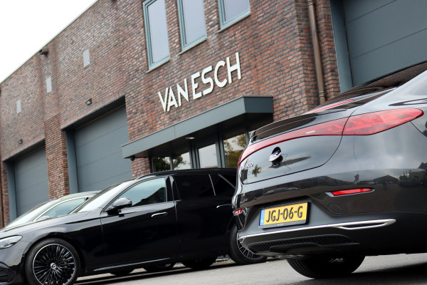 Mercedes-Benz EQE 300 Luxury Line 89 kWh | 39.500,- ex | Distronic | Panoramadak | Verwarmd Stuurwiel | Memory | Leder | Warmtepomp | Camera | Rijassistentiepakket | Digital Light |