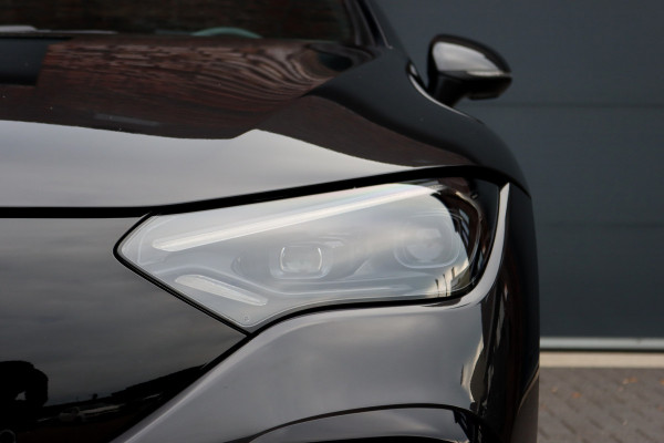 Mercedes-Benz EQE 300 Luxury Line 89 kWh | 39.500,- ex | Distronic | Panoramadak | Verwarmd Stuurwiel | Memory | Leder | Warmtepomp | Camera | Rijassistentiepakket | Digital Light |