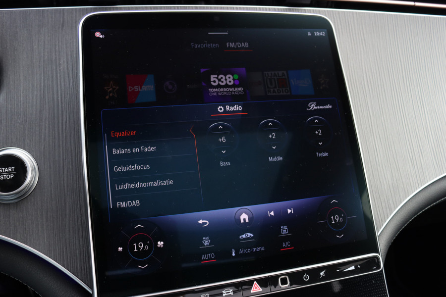Mercedes-Benz EQE SUV 350 4Matic AMG Line 91 kWh | Distronic+ | Memory | Panoramadak | Digital Light | Stoelventilatie | Burmester | Warmtepomp | Keyless Go | Augmented Reality |
