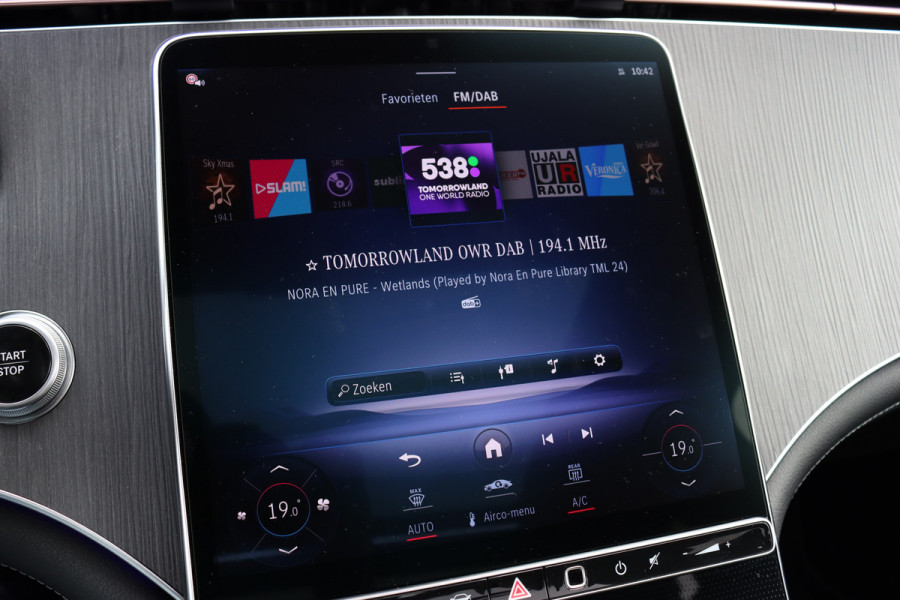 Mercedes-Benz EQE SUV 350 4Matic AMG Line 91 kWh | Distronic+ | Memory | Panoramadak | Digital Light | Stoelventilatie | Burmester | Warmtepomp | Keyless Go | Augmented Reality |