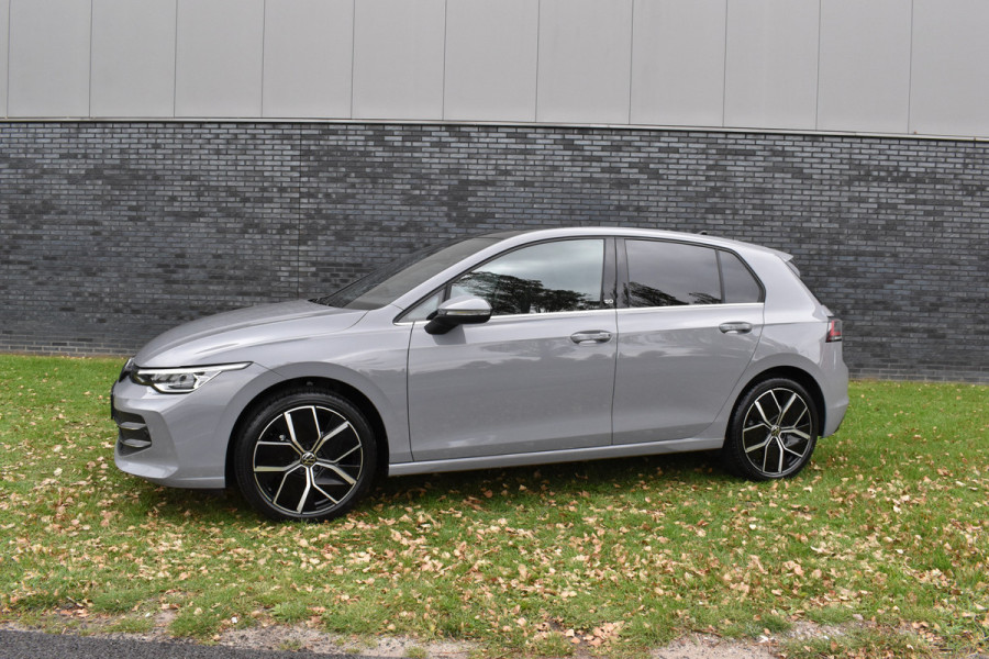 Volkswagen Golf 1.5 eTSI Edition 50 Pano/Trekhaak/navi/ harman kardon/head-up/Automaat