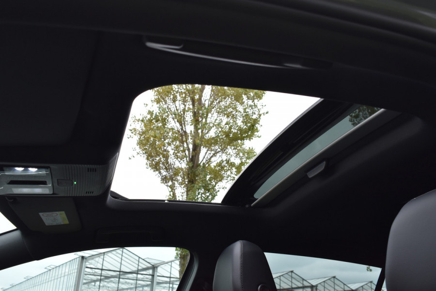 Volkswagen Golf 1.5 eTSI Edition 50 Pano/Trekhaak/navi/ harman kardon/head-up/Automaat