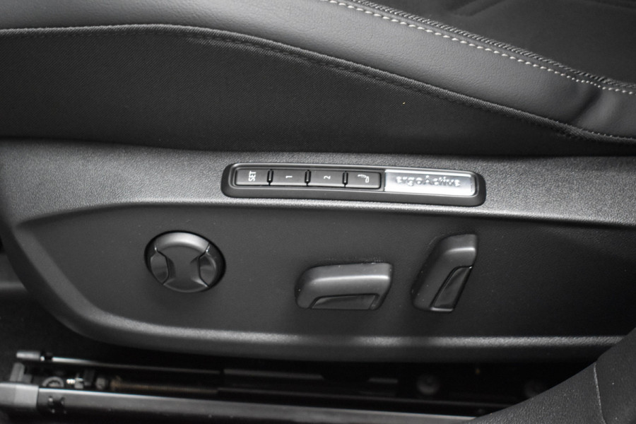 Volkswagen Golf 1.5 eTSI Edition 50 Pano/Trekhaak/navi/ harman kardon/head-up/Automaat