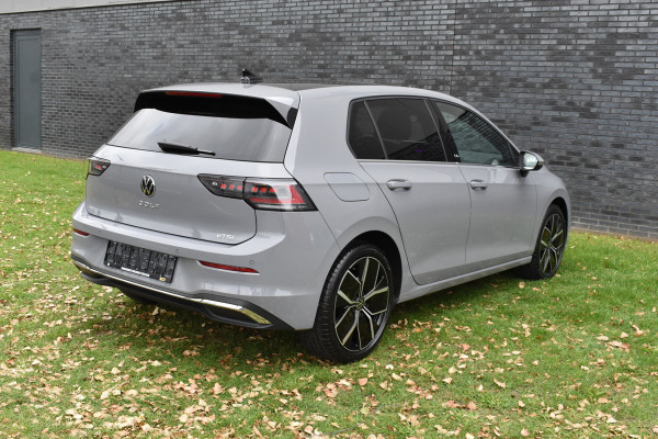 Volkswagen Golf 1.5 eTSI Edition 50 Pano/Trekhaak/navi/ harman kardon/head-up/Automaat