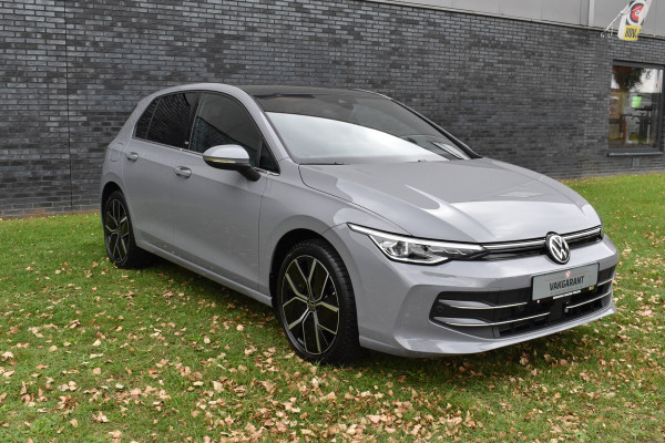 Volkswagen Golf 1.5 eTSI Edition 50 Pano/Trekhaak/navi/ harman kardon/head-up/Automaat