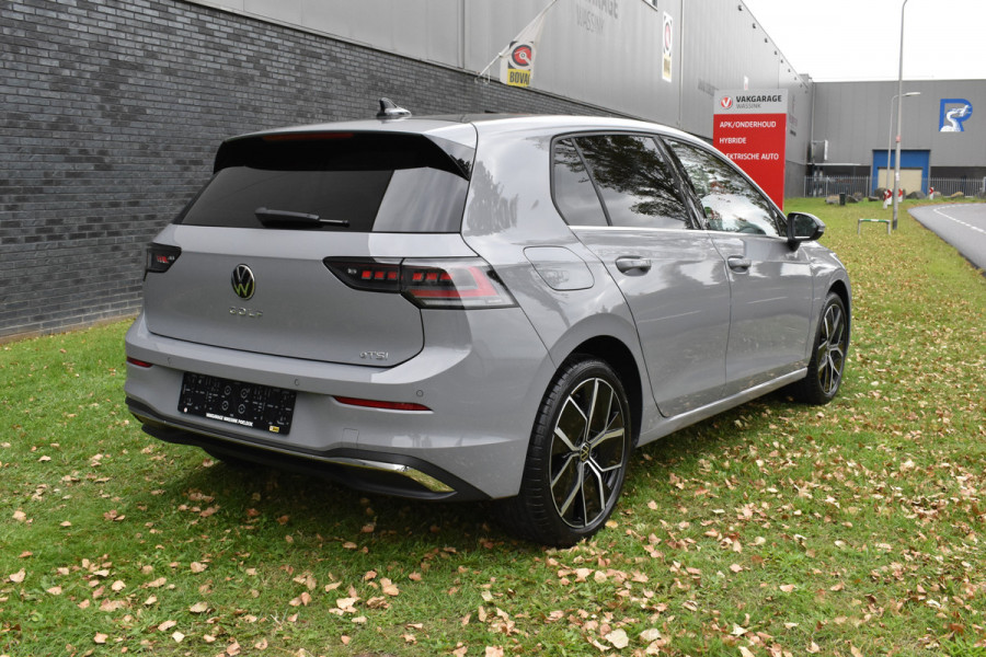 Volkswagen Golf 1.5 eTSI Edition 50 Pano/Trekhaak/navi/ harman kardon/head-up/Automaat