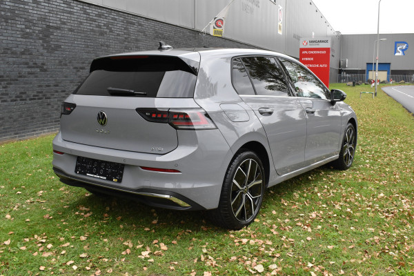 Volkswagen Golf 1.5 eTSI Edition 50 Pano/Trekhaak/navi/ harman kardon/head-up/Automaat