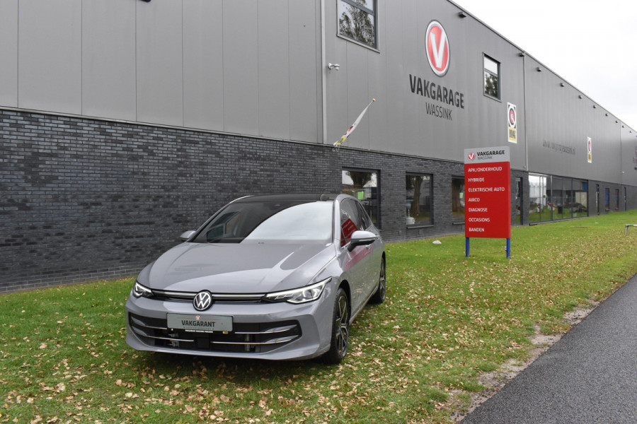 Volkswagen Golf 1.5 eTSI Edition 50 Pano/Trekhaak/navi/ harman kardon/head-up/Automaat