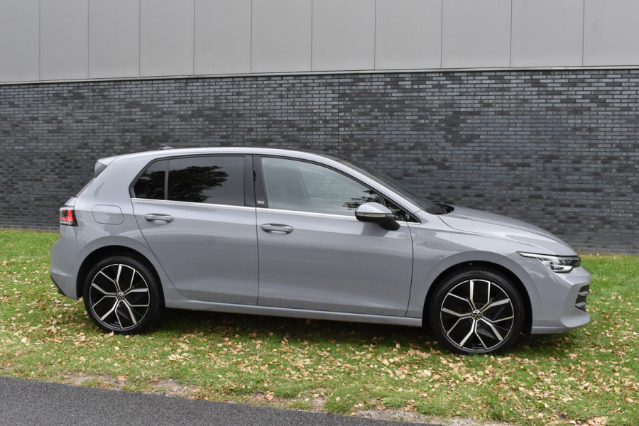 Volkswagen Golf 1.5 eTSI Edition 50 Pano/Trekhaak/navi/ harman kardon/head-up/Automaat