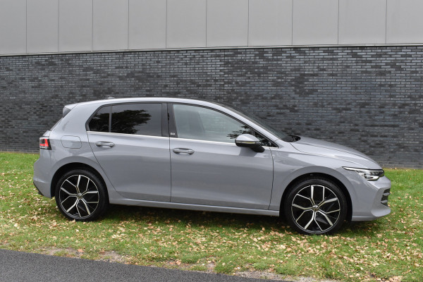 Volkswagen Golf 1.5 eTSI Edition 50 Pano/Trekhaak/navi/ harman kardon/head-up/Automaat
