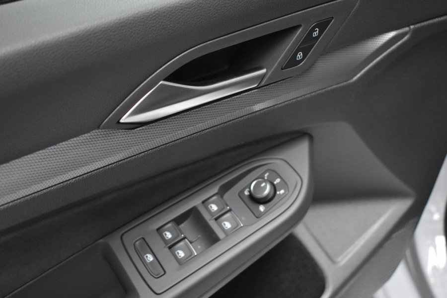 Volkswagen Golf 1.5 eTSI Edition 50 Pano/Trekhaak/navi/ harman kardon/head-up/Automaat