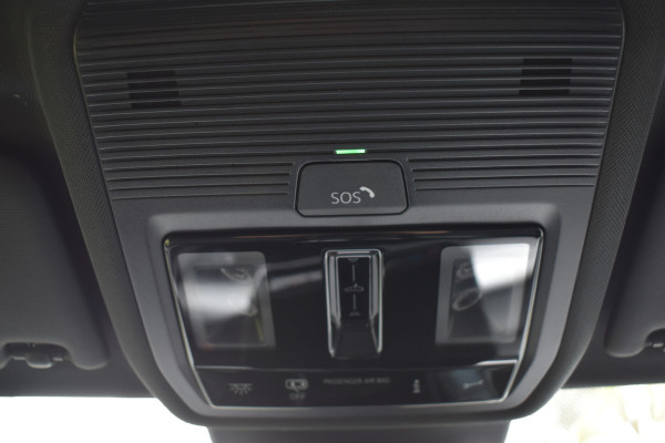 Volkswagen Golf 1.5 eTSI Edition 50 Pano/Trekhaak/navi/ harman kardon/head-up/Automaat