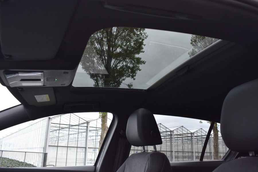Volkswagen Golf 1.5 eTSI Edition 50 Pano/Trekhaak/navi/ harman kardon/head-up/Automaat