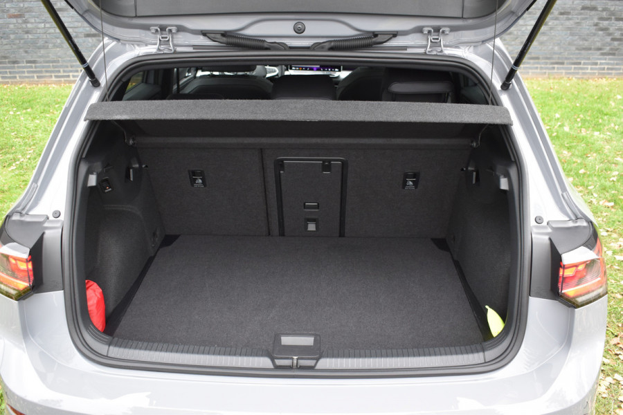 Volkswagen Golf 1.5 eTSI Edition 50 Pano/Trekhaak/navi/ harman kardon/head-up/Automaat