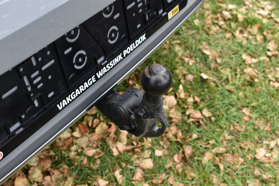 Volkswagen Golf 1.5 eTSI Edition 50 Pano/Trekhaak/navi/ harman kardon/head-up/Automaat