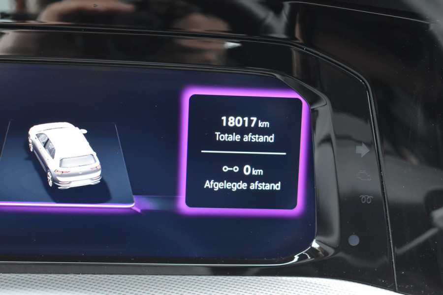 Volkswagen Golf 1.5 eTSI Edition 50 Pano/Trekhaak/navi/ harman kardon/head-up/Automaat