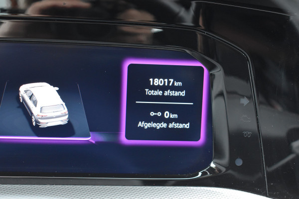 Volkswagen Golf 1.5 eTSI Edition 50 Pano/Trekhaak/navi/ harman kardon/head-up/Automaat
