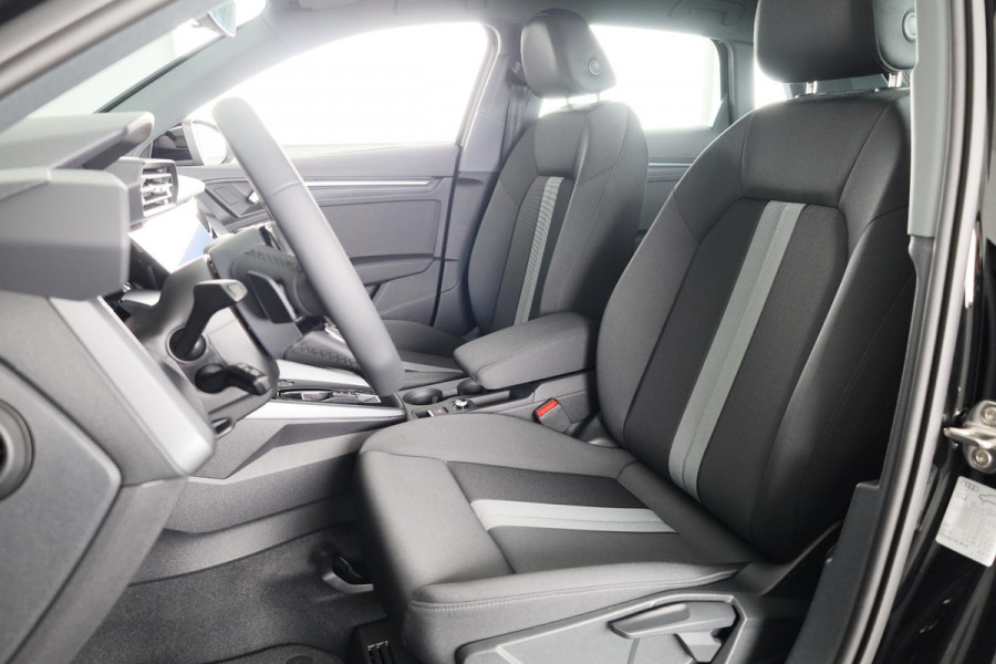 Audi A3 Sportback 30 TFSI Pro Line automaat, Apple CarPlay, Comfortairco, Parkeerassistent met parkerensensoren voor & achter, cruisecontrol