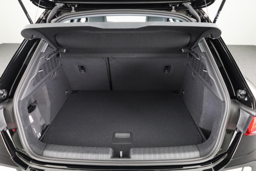 Audi A3 Sportback 30 TFSI Pro Line automaat, Apple CarPlay, Comfortairco, Parkeerassistent met parkerensensoren voor & achter, cruisecontrol