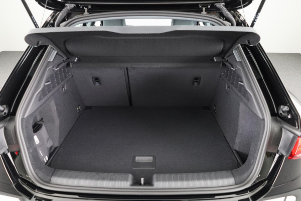 Audi A3 Sportback 30 TFSI Pro Line automaat, Apple CarPlay, Comfortairco, Parkeerassistent met parkerensensoren voor & achter, cruisecontrol