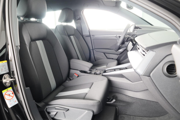 Audi A3 Sportback 30 TFSI Pro Line automaat, Apple CarPlay, Comfortairco, Parkeerassistent met parkerensensoren voor & achter, cruisecontrol
