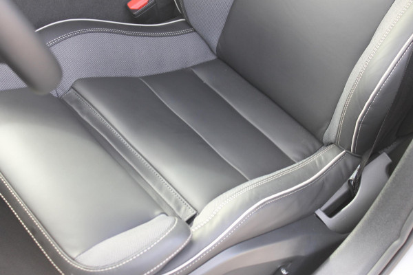 Volvo V60 T6 350PK Autm. Plug-in hybrid AWD Plus Dark Long Range / Google infotainment / Semi elekrisch wegklapbare trekhaak / Verwarmbare voorruit / Elektrisch bedienbare voorstoelen met geheugen / Verwarmbare voorstoelen