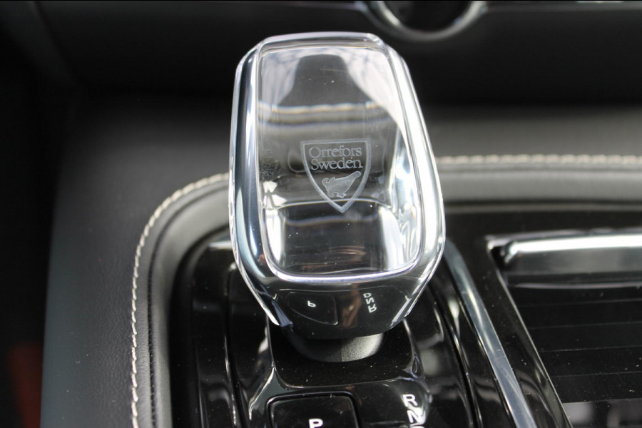 Volvo V60 T6 350PK Autm. Plug-in hybrid AWD Plus Dark Long Range / Google infotainment / Semi elekrisch wegklapbare trekhaak / Verwarmbare voorruit / Elektrisch bedienbare voorstoelen met geheugen / Verwarmbare voorstoelen