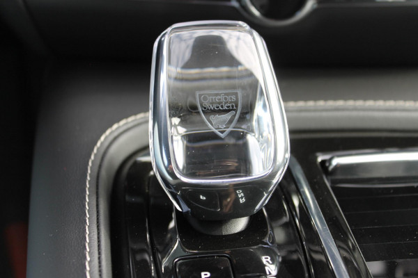 Volvo V60 T6 350PK Autm. Plug-in hybrid AWD Plus Dark Long Range / Google infotainment / Semi elekrisch wegklapbare trekhaak / Verwarmbare voorruit / Elektrisch bedienbare voorstoelen met geheugen / Verwarmbare voorstoelen