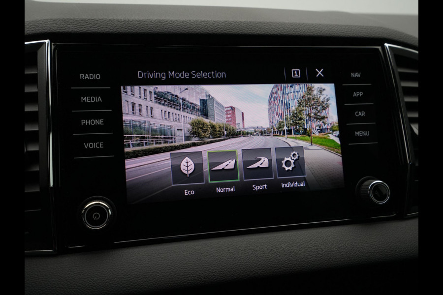 Škoda Karoq 1.5 TSI ACT 150pk Sportline Business Navigatie Digital Cockpit Camera Keyless Carplay 10