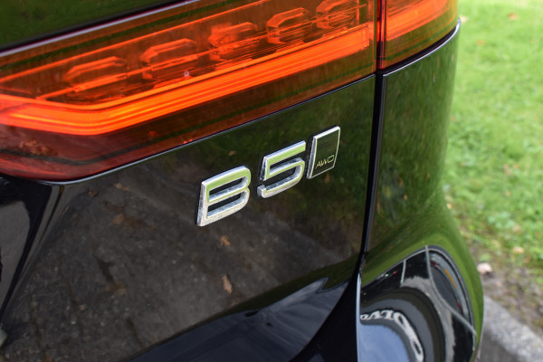 Volvo V60 Cross Country B5 AWD 265PK Automaat Pro | Trekhaak | BLIS | ACC | Camera | 20"LMV | Stuurverwarming