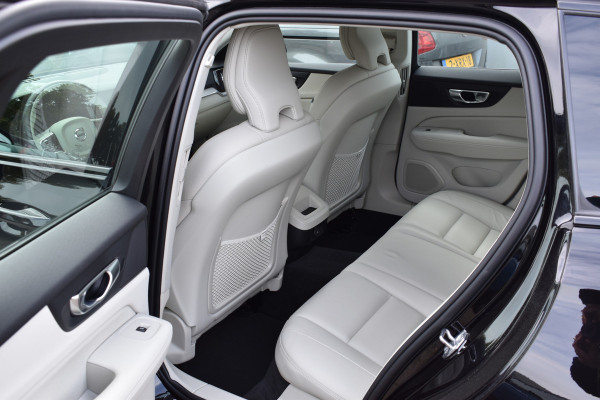 Volvo V60 Cross Country B5 AWD 265PK Automaat Pro | Trekhaak | BLIS | ACC | Camera | 20"LMV | Stuurverwarming