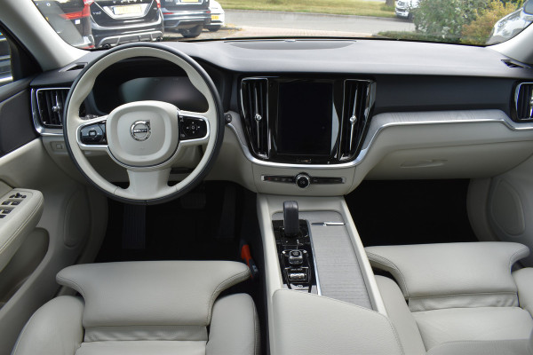 Volvo V60 Cross Country B5 AWD 265PK Automaat Pro | Trekhaak | BLIS | ACC | Camera | 20"LMV | Stuurverwarming
