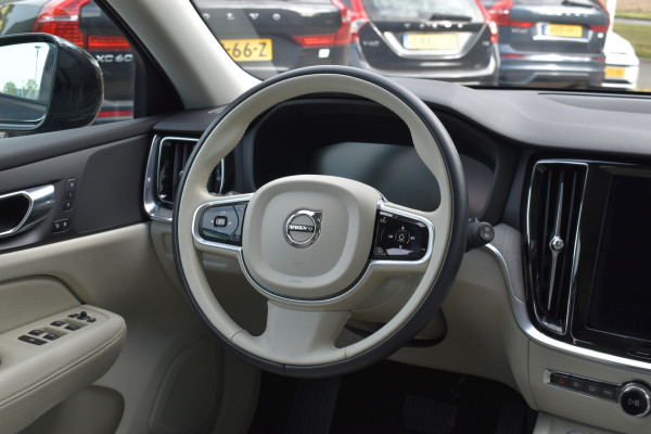 Volvo V60 Cross Country B5 AWD 265PK Automaat Pro | Trekhaak | BLIS | ACC | Camera | 20"LMV | Stuurverwarming