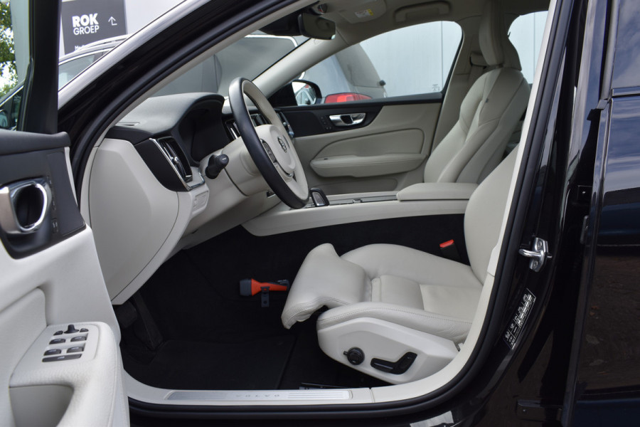 Volvo V60 Cross Country B5 AWD 265PK Automaat Pro | Trekhaak | BLIS | ACC | Camera | 20"LMV | Stuurverwarming