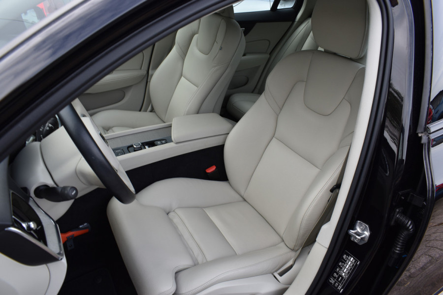 Volvo V60 Cross Country B5 AWD 265PK Automaat Pro | Trekhaak | BLIS | ACC | Camera | 20"LMV | Stuurverwarming