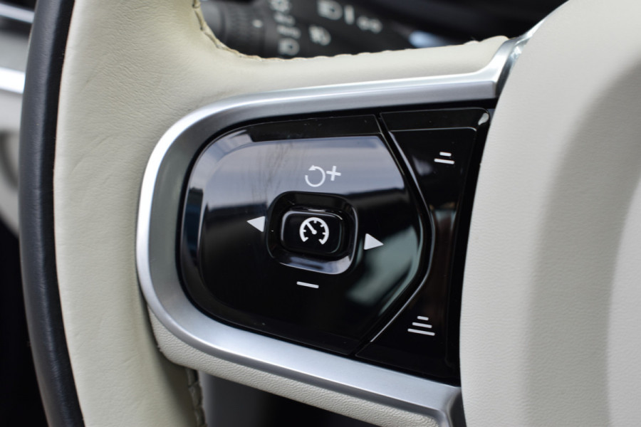 Volvo V60 Cross Country B5 AWD 265PK Automaat Pro | Trekhaak | BLIS | ACC | Camera | 20"LMV | Stuurverwarming
