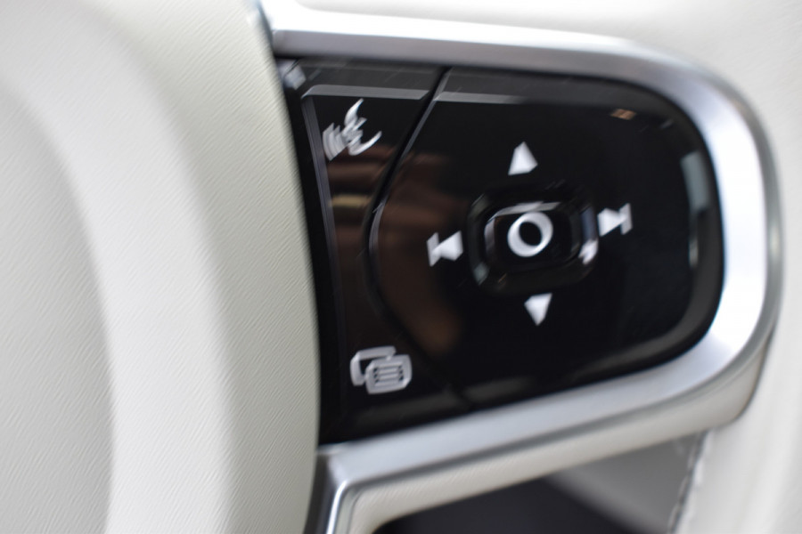 Volvo V60 Cross Country B5 AWD 265PK Automaat Pro | Trekhaak | BLIS | ACC | Camera | 20"LMV | Stuurverwarming