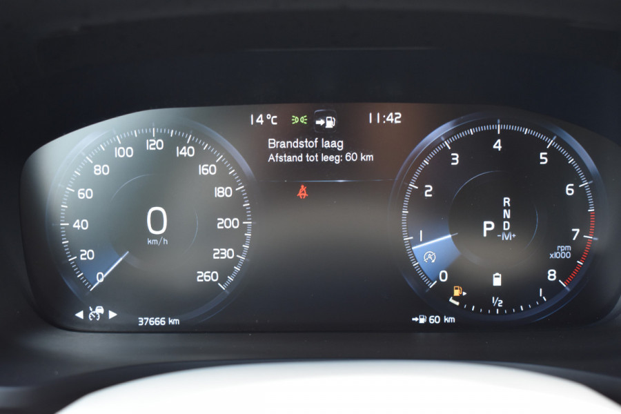 Volvo V60 Cross Country B5 AWD 265PK Automaat Pro | Trekhaak | BLIS | ACC | Camera | 20"LMV | Stuurverwarming