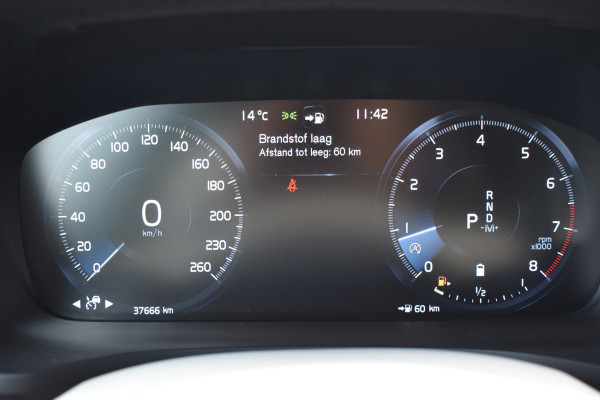 Volvo V60 Cross Country B5 AWD 265PK Automaat Pro | Trekhaak | BLIS | ACC | Camera | 20"LMV | Stuurverwarming