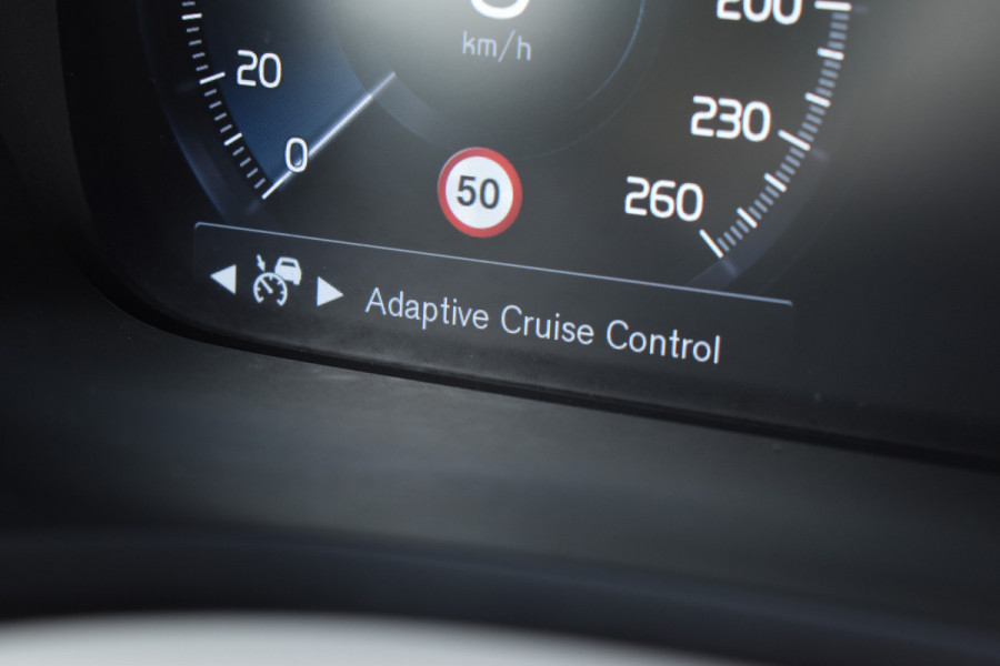 Volvo V60 Cross Country B5 AWD 265PK Automaat Pro | Trekhaak | BLIS | ACC | Camera | 20"LMV | Stuurverwarming