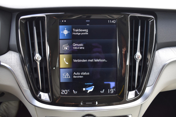 Volvo V60 Cross Country B5 AWD 265PK Automaat Pro | Trekhaak | BLIS | ACC | Camera | 20"LMV | Stuurverwarming